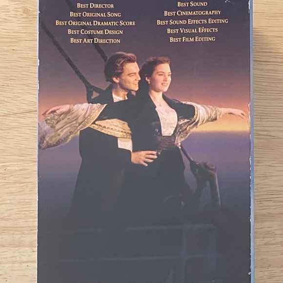 Titanic VHS 1997, 2 Tape Set, pre-owned Leo DiCaprio Kate Winslet James Cameron - Picture 2 of 6